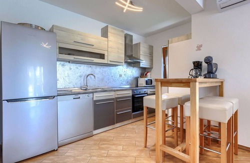 Pinezici House | Private Villa with A/C, WIFI, private pool, hot tub, TV, terrace, pets allowed, panoramic view