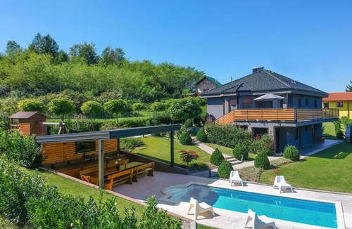 Bosiljevo House | Private Villa with A/C, private pool, WIFI, hot tub, TV, terrace, pets allowed, panoramic view
