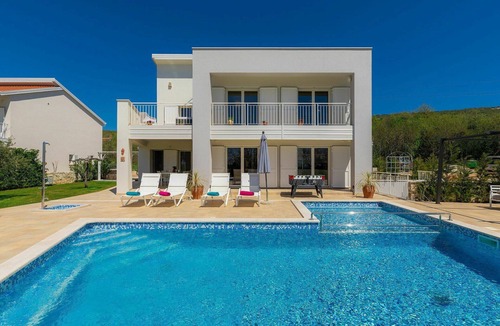 Stanisovi Villa | Private Villa with private pool, WIFI, hot tub, A/C, TV, terrace, pets allowed, panoramic view