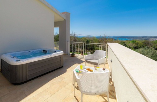 Stanisovi Villa | Private Villa with private pool, WIFI, hot tub, A/C, TV, terrace, pets allowed, panoramic view