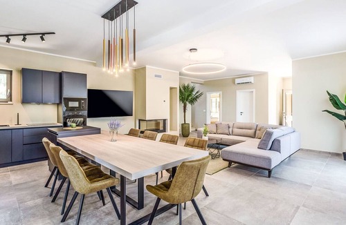 Baredine Villa | Private Villa with WIFI, A/C, private pool, hot tub, TV, terrace, pets allowed, panoramic view
