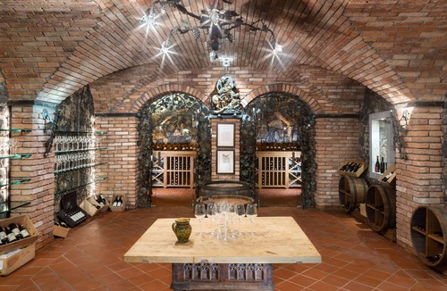 Bostanj Hotel | Pule Estate