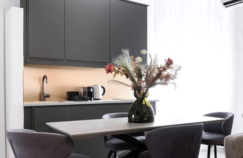 Sarajevska Apartment | QUEEN's apr-10min. by walk to Knez M. with P.