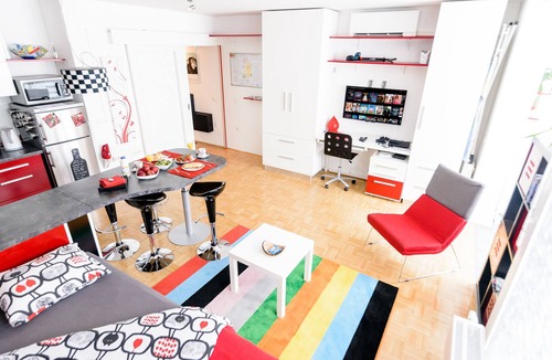 Ljubljana City Centre Apartment | ★★★ Red Velvet Haven | Free garage+Bikes+Coffee | Netflix+WiFi+AC+PlayStation★★★