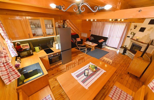 Duga Resa House | Relax by the Mrežnica River with jacuzzi, sauna and forest view