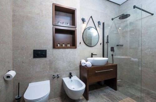 Presika Bed & Breakfast | Relax in Style: Comfort Room with Private Jacuzzi at Resort Stribor