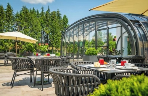 Presika Bed & Breakfast | Relax in Style: Comfort Room with Private Jacuzzi at Resort Stribor