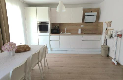 Kastel Novi Apartment | Rina Apartment- with barbecue and free parking