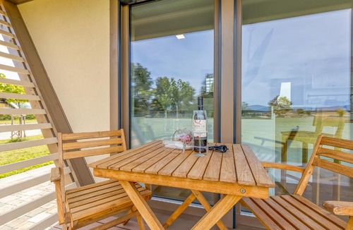 Metlika House | Riverside Suite Mobile Homes