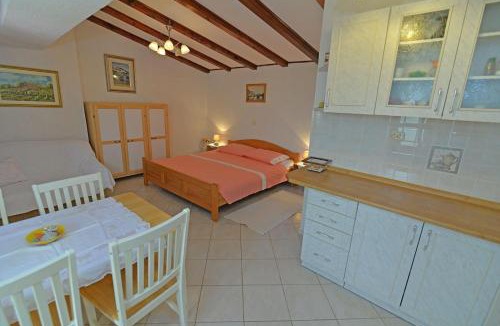Veli Losinj House | Roberto Apartments