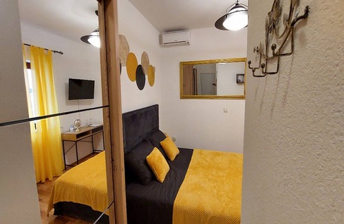 Cres House | Rooms Argo