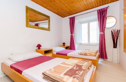 Dubrovnik Old Town House | Rooms Jozomare - Standard Twin Room with Shared Bathroom (First floor)