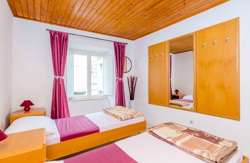 Dubrovnik Old Town House | Rooms Jozomare - Standard Twin Room with Shared Bathroom (First floor)
