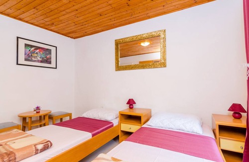 Dubrovnik Old Town House | Rooms Jozomare - Standard Twin Room with Shared Bathroom (First floor)