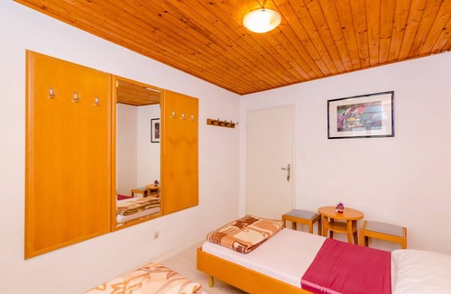 Dubrovnik Old Town House | Rooms Jozomare - Standard Twin Room with Shared Bathroom (First floor)