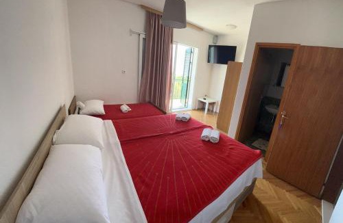 Drvenik Apartment | Rooms with shared kitchen "Milica"