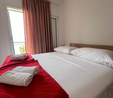 Drvenik Apartment | Rooms with shared kitchen "Milica"