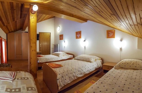 Hudajuzna Apartment | Rooms with shared kitchen Zver, great for hikers