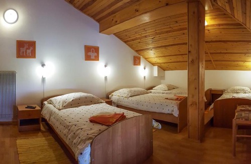 Hudajuzna Apartment | Rooms with shared kitchen Zver, great for hikers