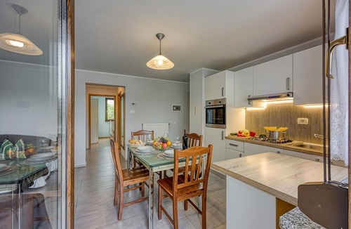 Sezana Apartment | Ruj Karst Apartment with Balcony, Sežana, Slovenia