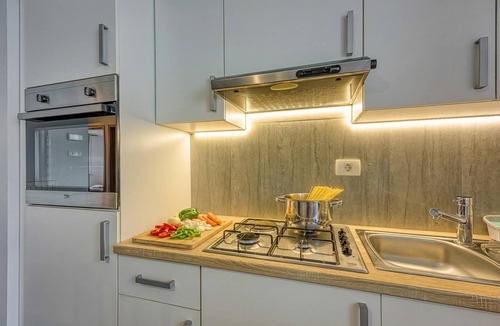 Sezana Apartment | Ruj Karst Apartment with Balcony, Sežana, Slovenia