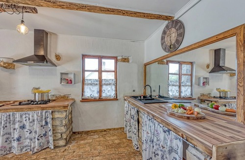 Heki House | Rustic Home Izabel with Pool, Pazin, Croatia