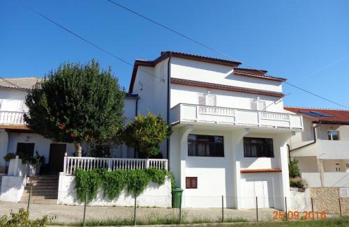 Lopar Apartment | Sandy Beach Family Apartments with Free Parking & Balcony