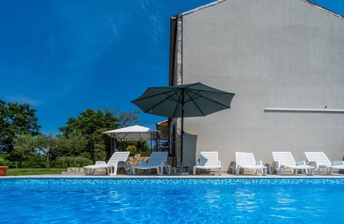 Bicici House | Schönes Haus mit großer grüner Umgebung, Pool by Interhome