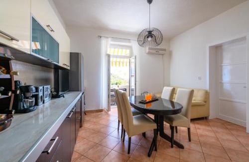 Koromacno Apartment | Sea apartment by beach Vine, olive oil tasting, kajaks, grill