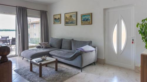 Tkon House | Sea Breeze - Holiday House on the Beach