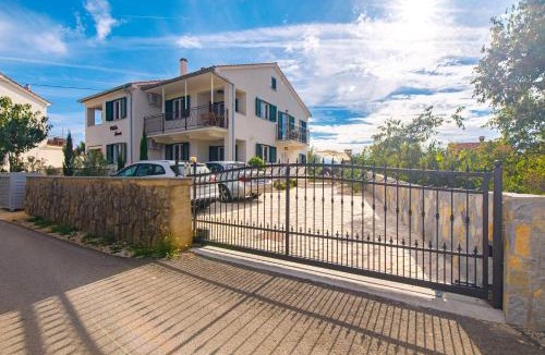 Kornic Apartment | Sea Point Villa Ivan