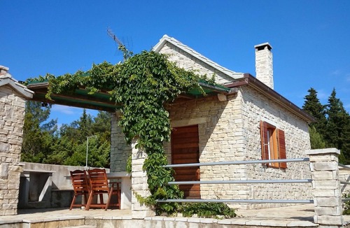 Zrnovo House | SEA VIEW, ROMANCE, SOLE INSERT, 3 KM KORCULA CITY, IDEAL FOR TWO (plus one)