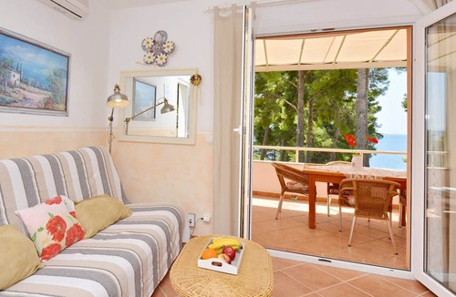 Zavala Apartment | Seafront Apartments Deveron - One Bedroom Apartment with Balcony and Sea View