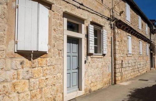 Vis Apartment | Seafront design apartment Vis