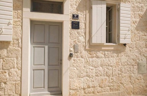Vis Apartment | Seafront design apartment Vis