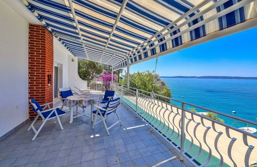Businci House | Seafront Holiday Home
