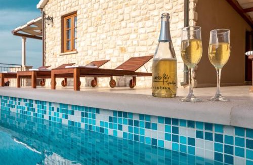 Prigradica Villa | Seafront Stone Villa