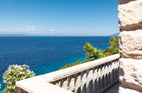 Prigradica Villa | Seafront Stone Villa