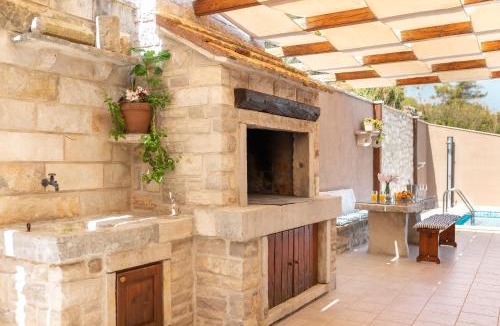 Prigradica Villa | Seafront Stone Villa