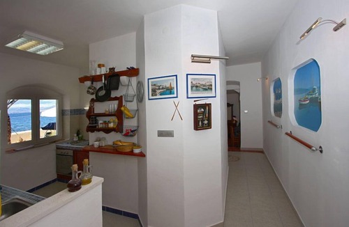 Cove Makarac (Milna) Apartment | Seafront View/Apartment Davor-Private garden/Steps to Sea