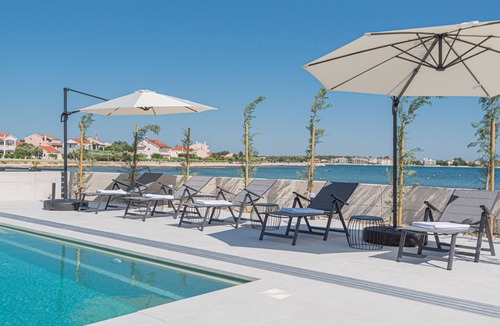 Privlaka Villa | Seafront Villa Serena with pool and seaview