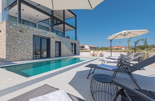 Privlaka Villa | Seafront Villa Serena with pool and seaview