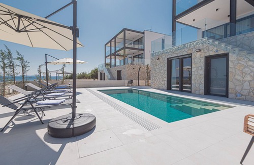 Privlaka Villa | Seafront Villa Serena with pool and seaview