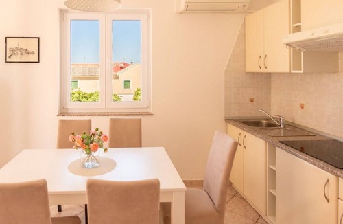 Povljana Apartment | Seaview Family Base in Povljana