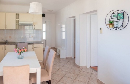 Povljana Apartment | Seaview Family Base in Povljana