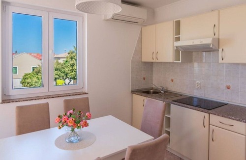 Povljana Apartment | Seaview Family Base in Povljana