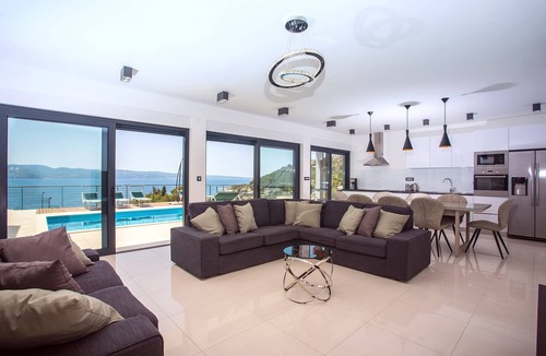 Duce Villa | Seaview holiday home Lemona