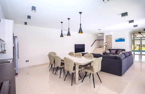 Duce Villa | Seaview holiday home Lemona