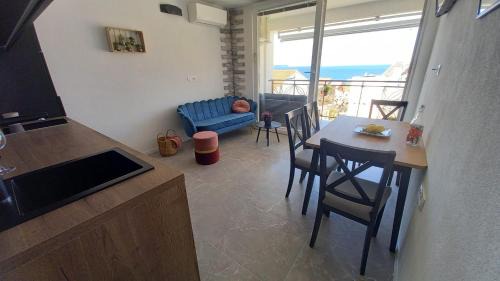 Komiza Apartment | Seaview Suites Ondina