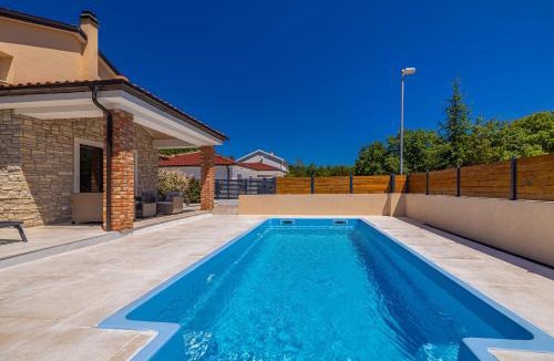 Pinezici House | Semi-detached holiday house DIVNA with private pool